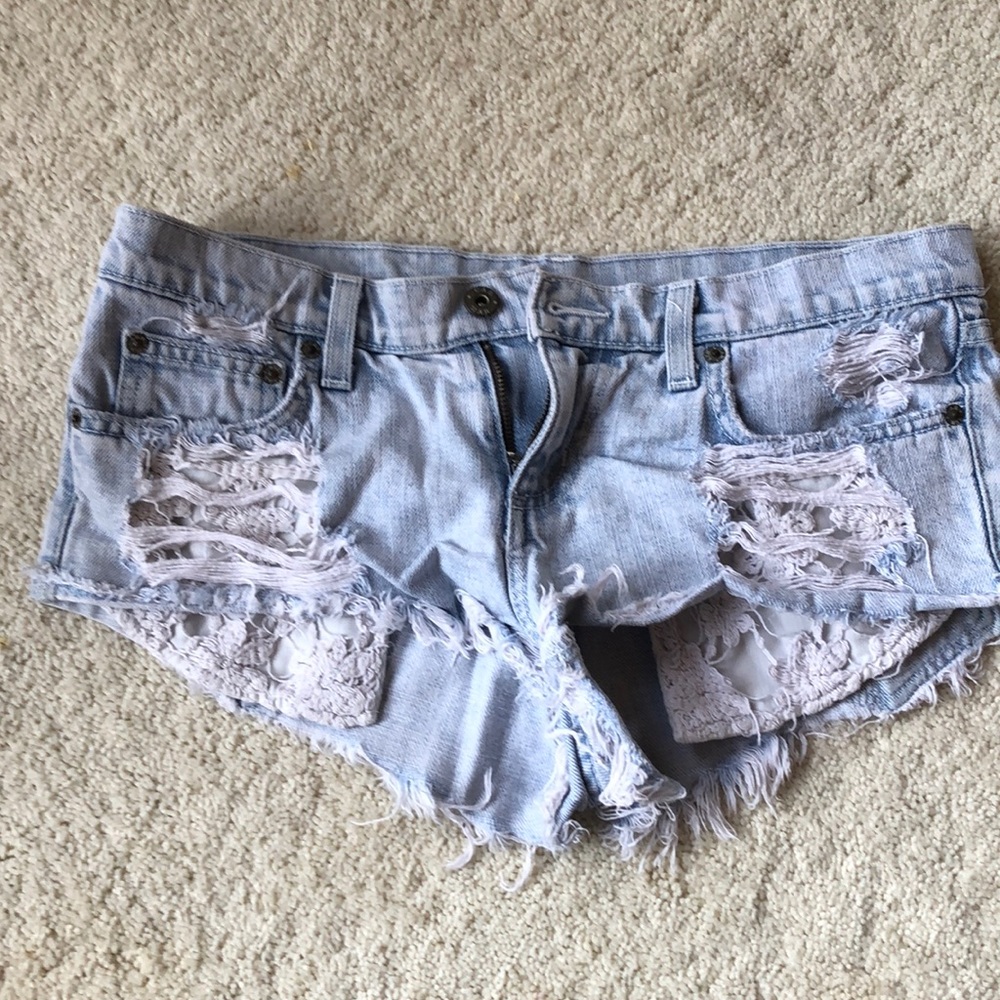Carnage LF size 27 shorts with lace pocket detail